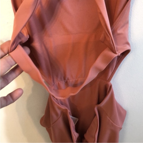 H&M Sport Cut Out Dusty Rose Body Suit - Picture 5 of 7